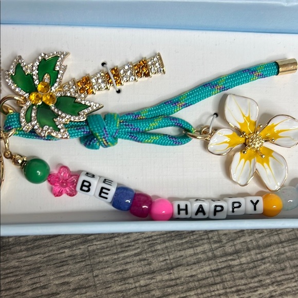 Piper K | Hawaiian 🌺 Motif Bag Charm! - Picture 6 of 6